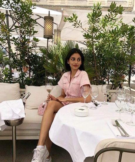 Banita Sandhu hd star pictures