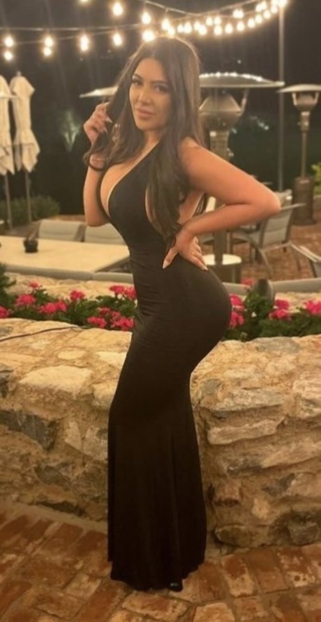 Nikki Waka model free pics