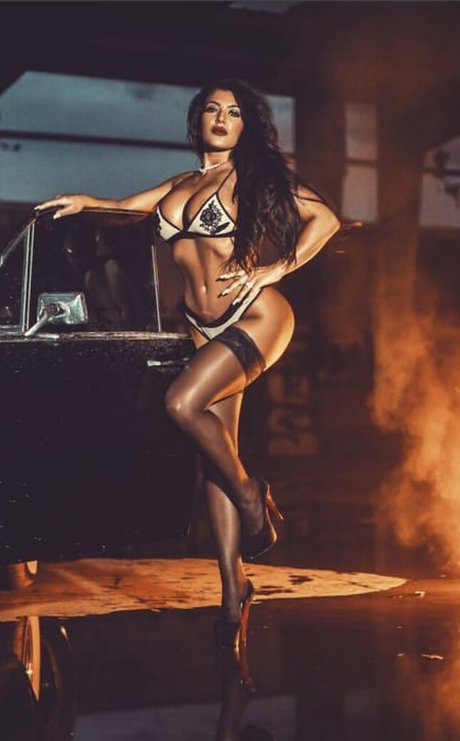 Nikki Waka pornstar free pictures