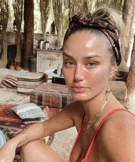 Talita Correa art actress pic