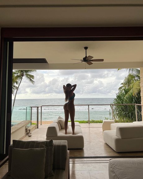 Alexa Dellanos art star picture