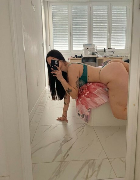 Anagalonsog model sexy pic