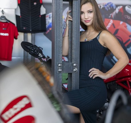 Fiege Eszter hot model image