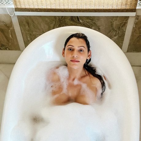 Karrishma Kar pretty actress img