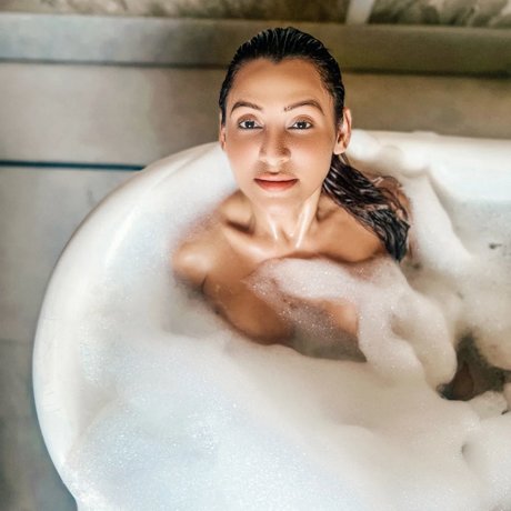 Karrishma Kar model best pics