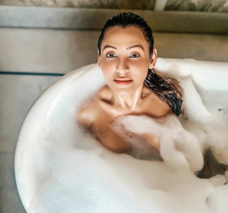 Karrishma Kar model top archive