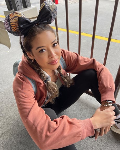 Lauren Montgomery beautiful actress gallery