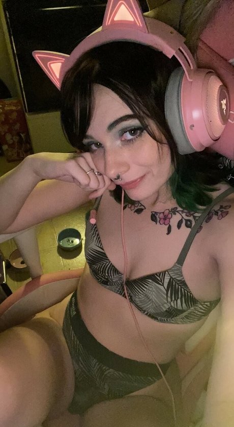 AngelicLuna pornstar erotic img