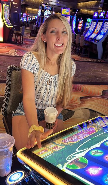 Erika Swingz porn model img