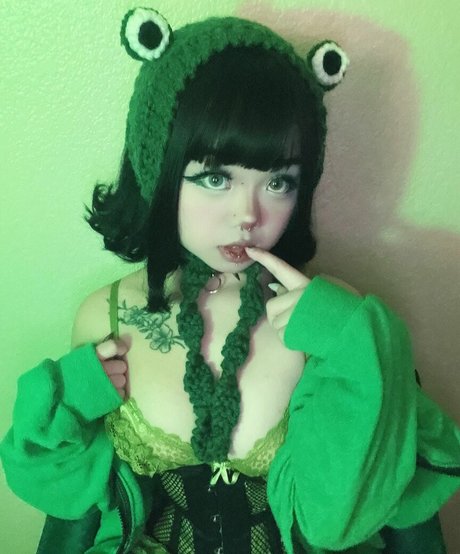 PetiteKitti model pornographic images