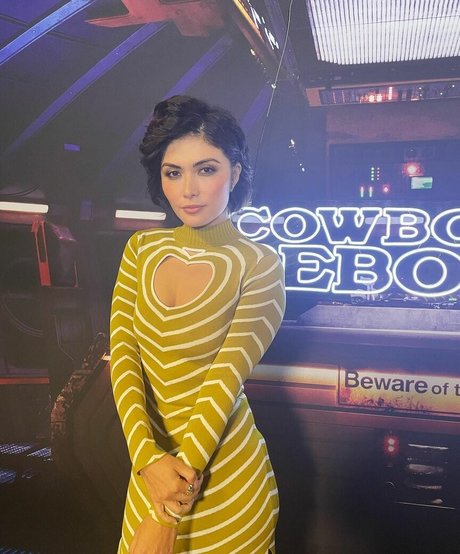 Daniella Pineda naked actress gallery