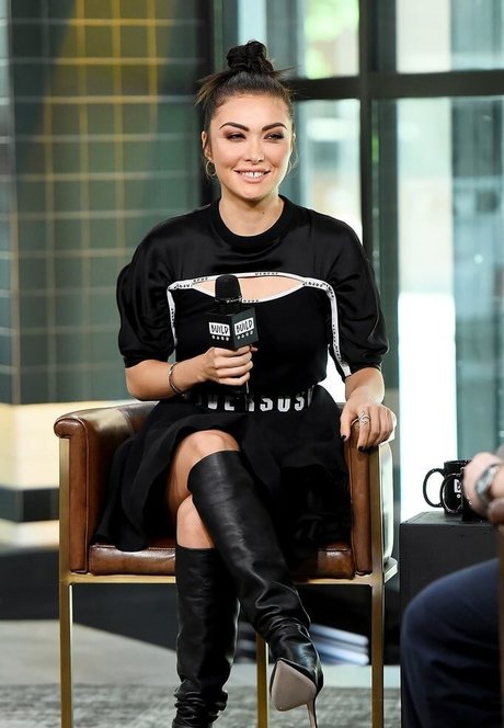 Daniella Pineda star top images