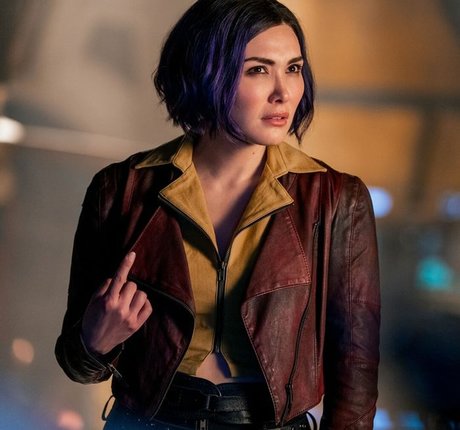 Daniella Pineda adult model image