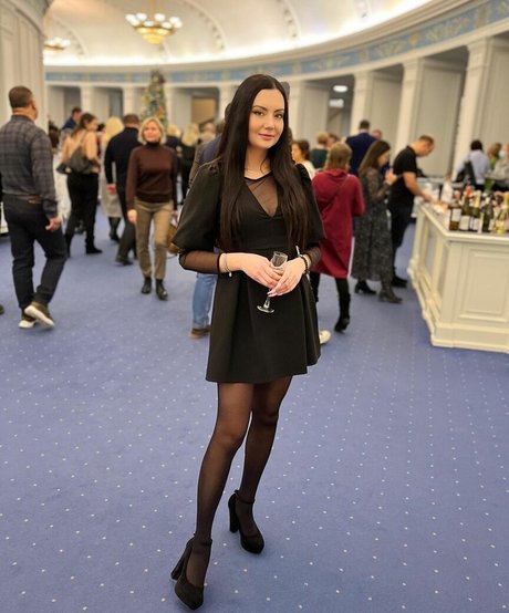 Kate Lullaby naked model photo