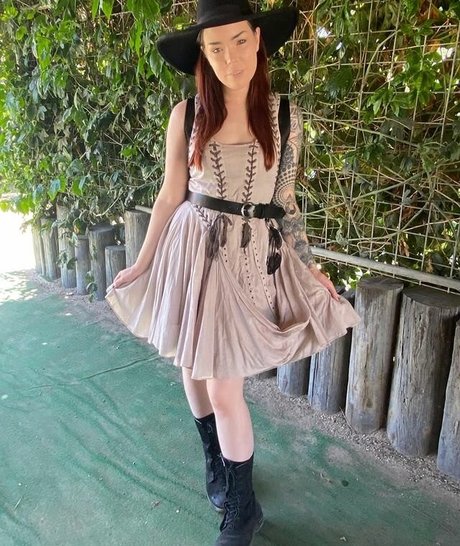 Suzy Berhow sexy model pictures