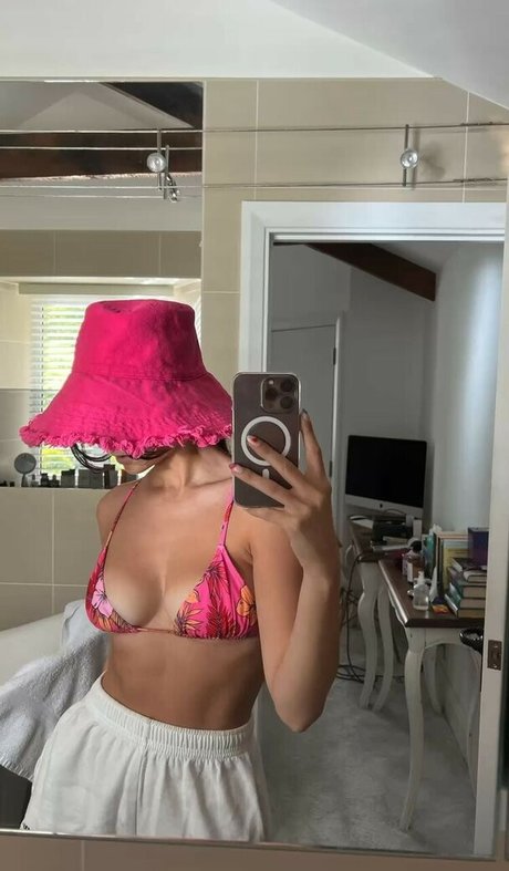 hairy vagina onlyfans nude picture