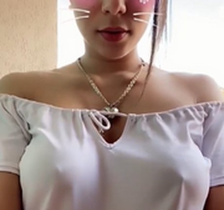 Helen Japa star beautiful pic