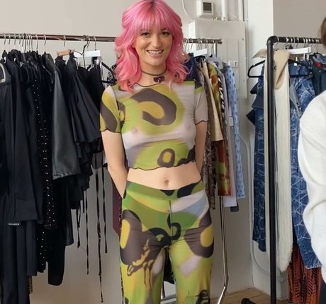 yourgirlgrae model naked pictures