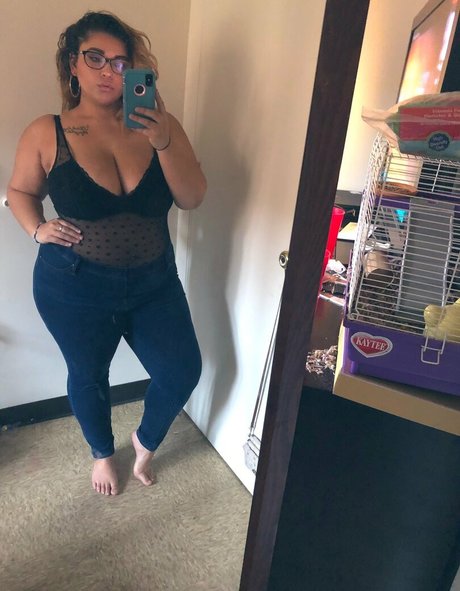 Leishla Gomez model art pic