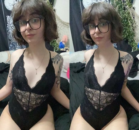 Nymphoeeee model photos