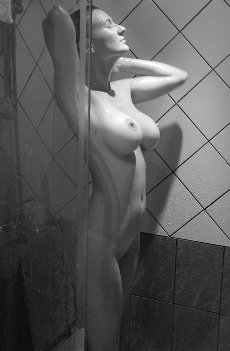 Pumpherfull naked actress picture