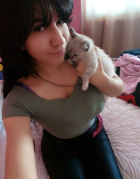 Angy Malicsky model hot pic