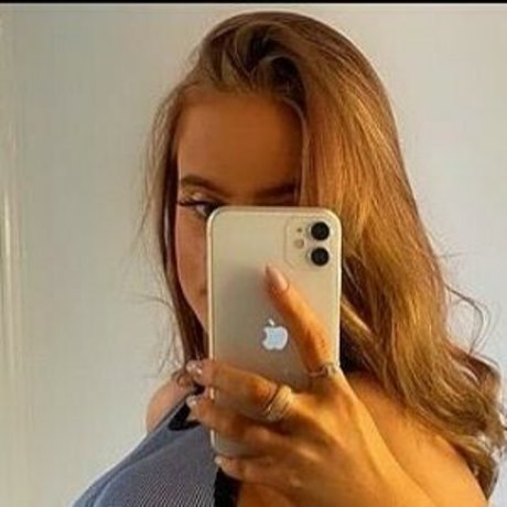 Lucycombe art actress picture