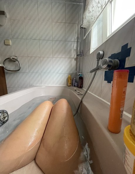 blondigirlll hd model image