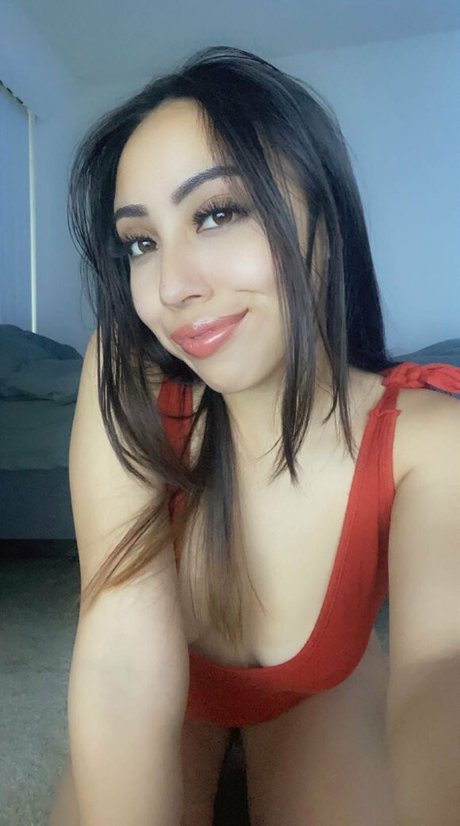 ivyyleaguebitxh adult model pic