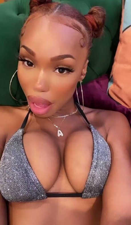 goddesseros star nude picture