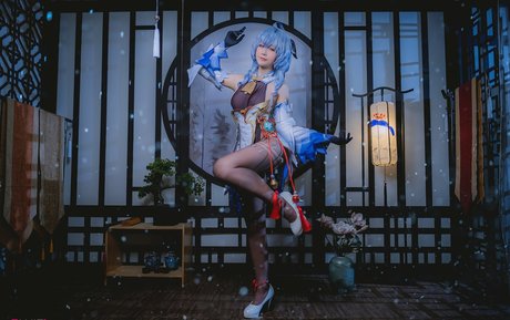 OnniesM pornstar naked img