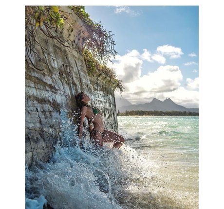 Shantel VanSanten star nudes pic