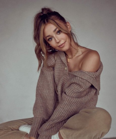 Izabella Krzan naked actress images