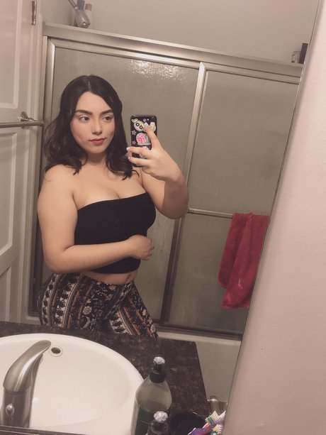 April Maribel Espinoza hot model picture