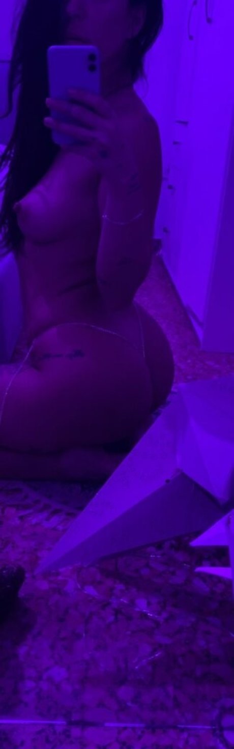 Tzouma Mym hot pornstar pictures