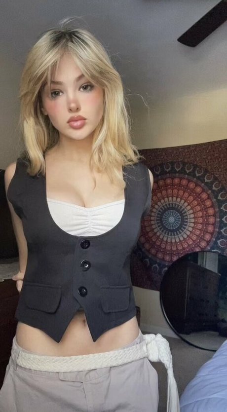 Ember Vail model exclusive image