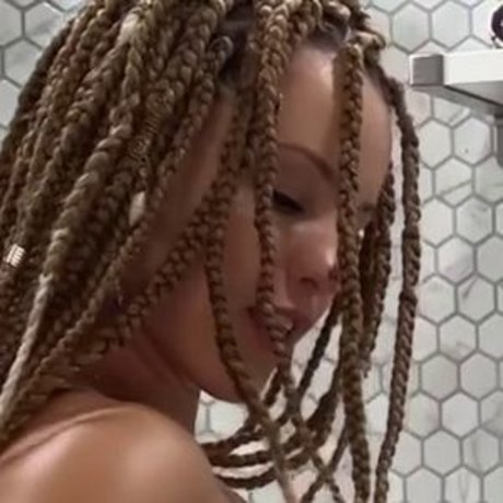 theislandgirl model xxx picture