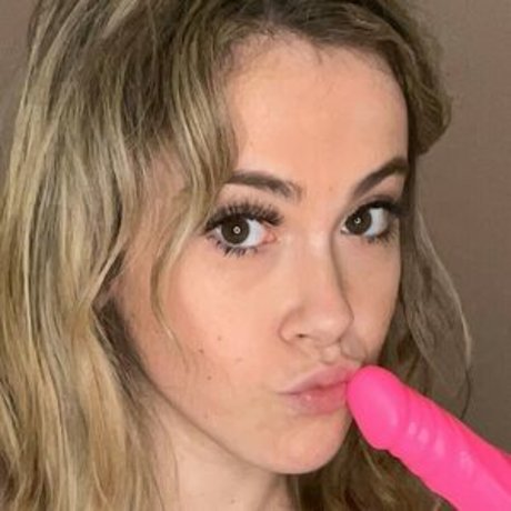 Hailey Jamieson naked actress pic