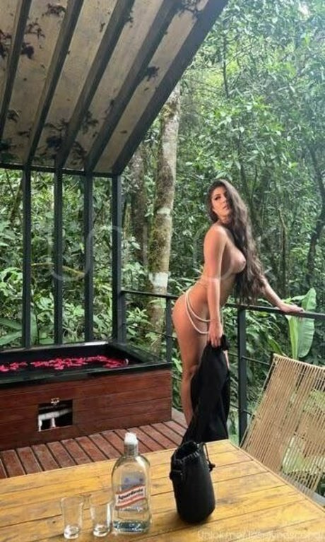 Joselyn Escobar model sexy pics