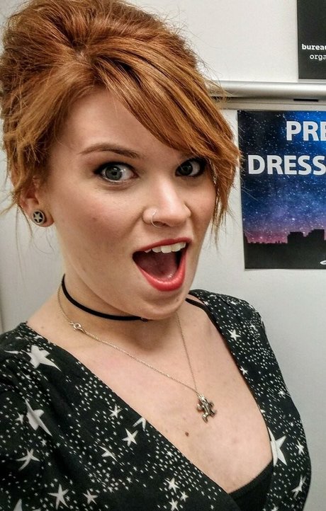 Hollie Bennett hd model img