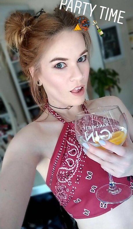 Hollie Bennett top star images