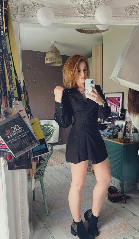 Hollie Bennett nudes pornstar pics