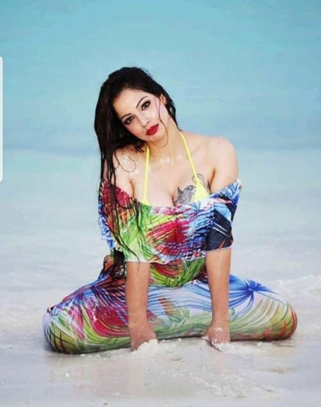 Zareen Zoya Khan naked star images