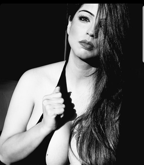 Zareen Zoya Khan xxx model photos