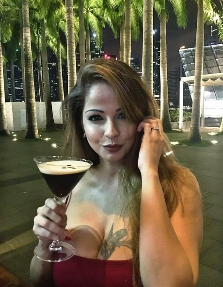 Zareen Zoya Khan sex model photos