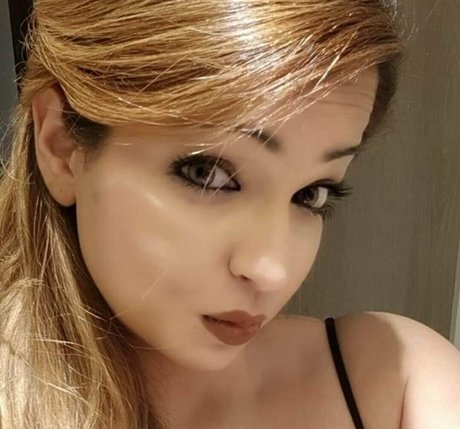 Zareen Zoya Khan star adult pic