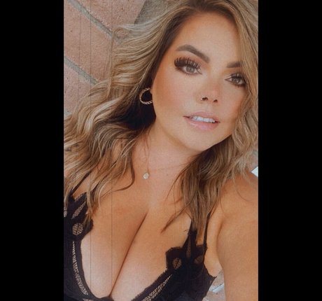 Lilly Zamora xxx model images