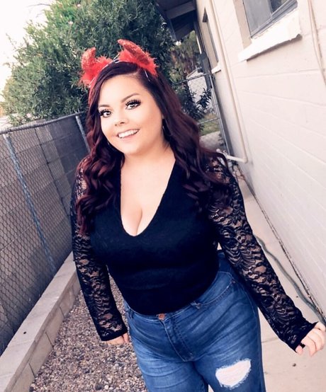 Lilly Zamora naked model pics