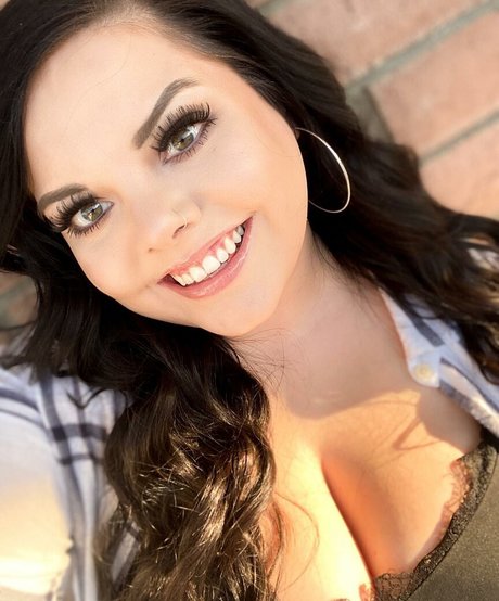 Lilly Zamora actress image