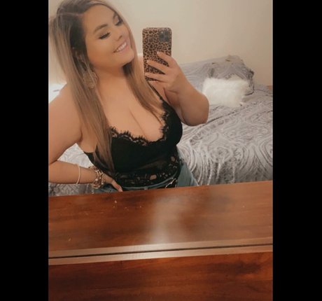 Lilly Zamora sexy model pics